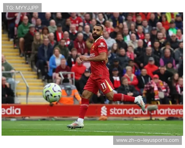 利物浦快速传球切入禁区,萨拉赫搓射偏了 利物浦快速传球切入禁区,萨拉赫搓射偏了